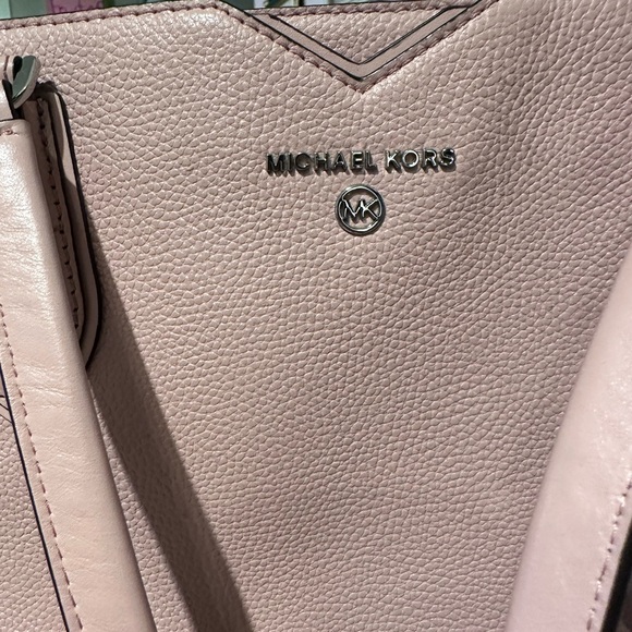 Michael Kors Leather Baby Pink Tote Bag. - Picture 3 of 10